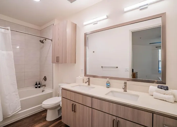 Boulevard Modern Roosevelt Row 2br Pool Gym 6