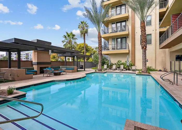 Apartment Boulevard Modern Roosevelt Row 2br Pool Gym 6